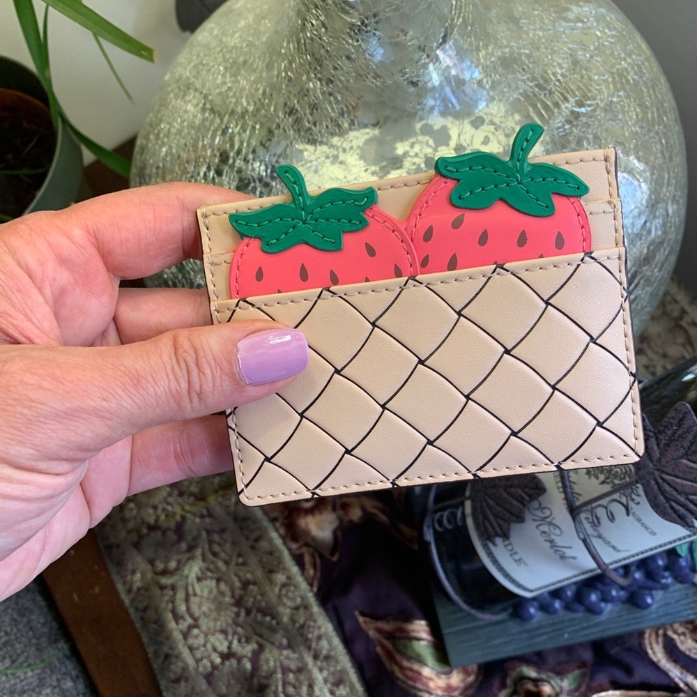 Authentic Kate Spade leather Strawberries card cs - Picture 2 of 11